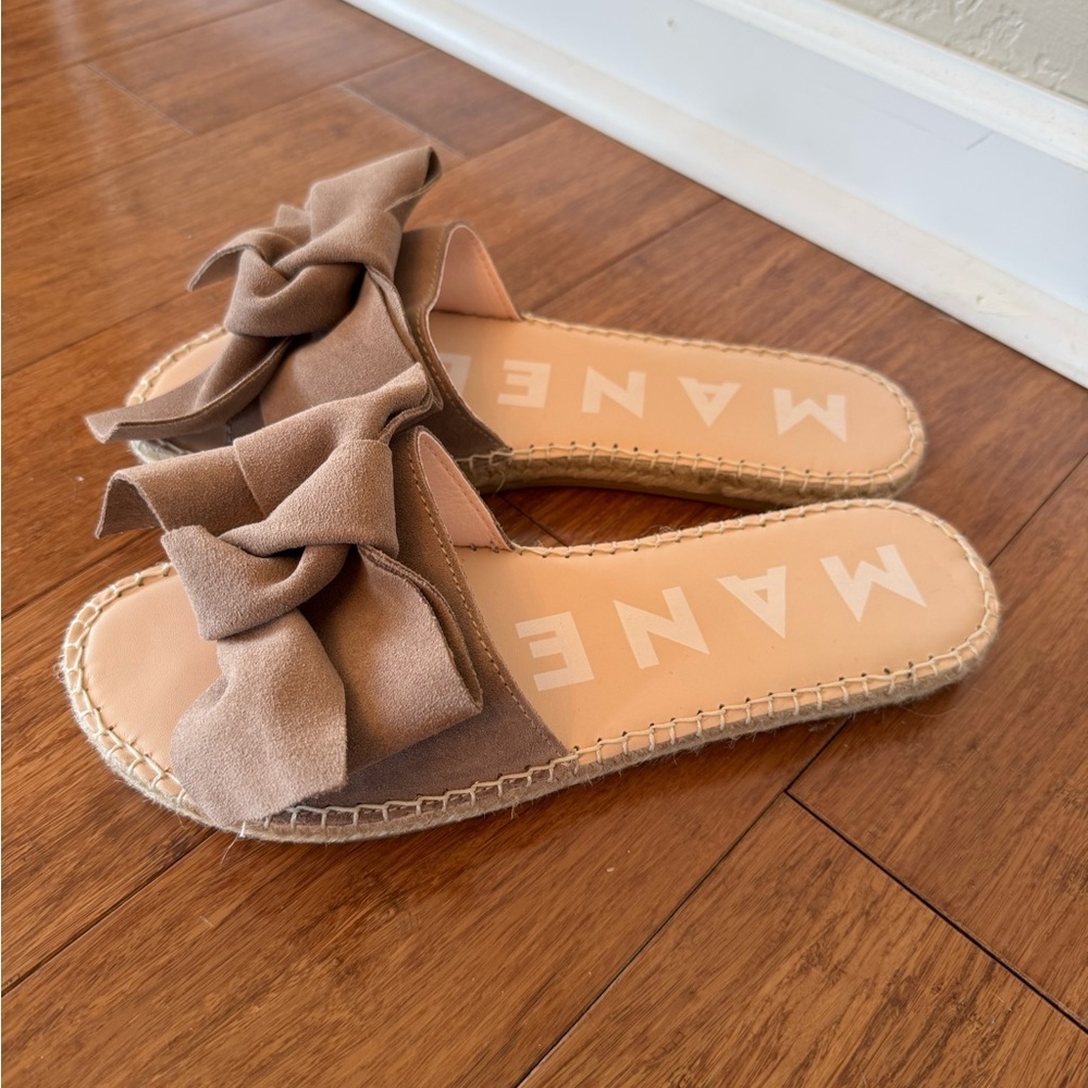 MANEBI HAMPTON FLAT SUEDE BOW SANDAL-VINTAGE TAUPE WOMENS 39/US 9 - Picture 3 of 8